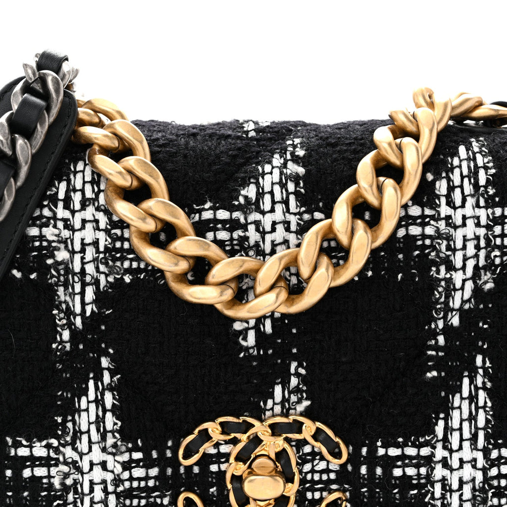 Tweed Quilted Medium Chanel 19 Flap Black White