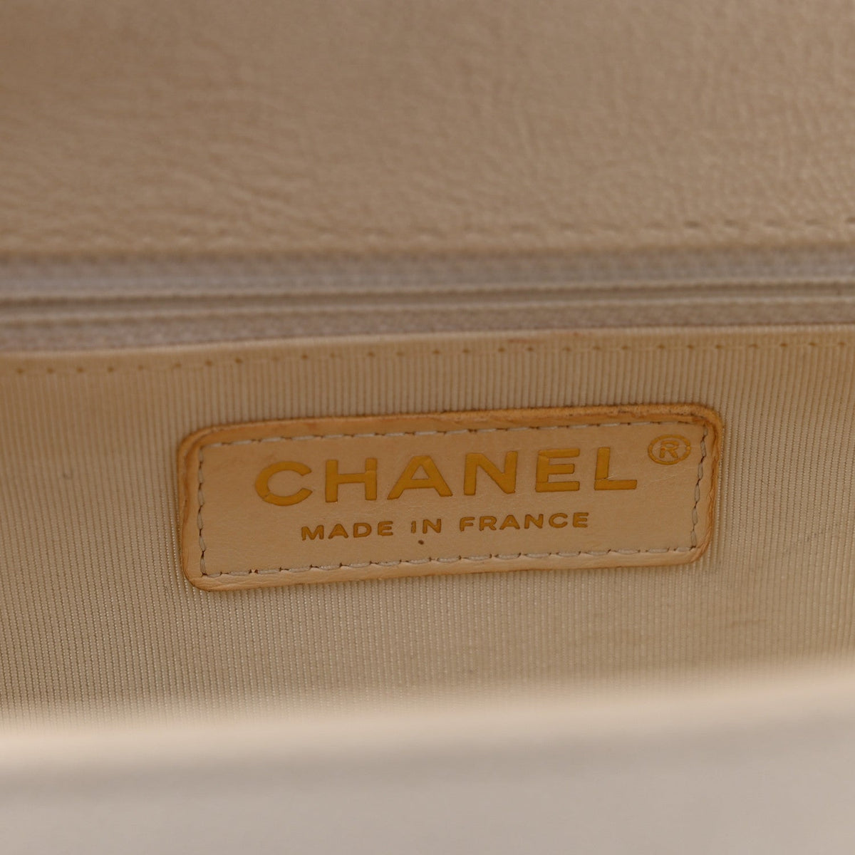 Caviar Quilted New Medium Boy Flap White