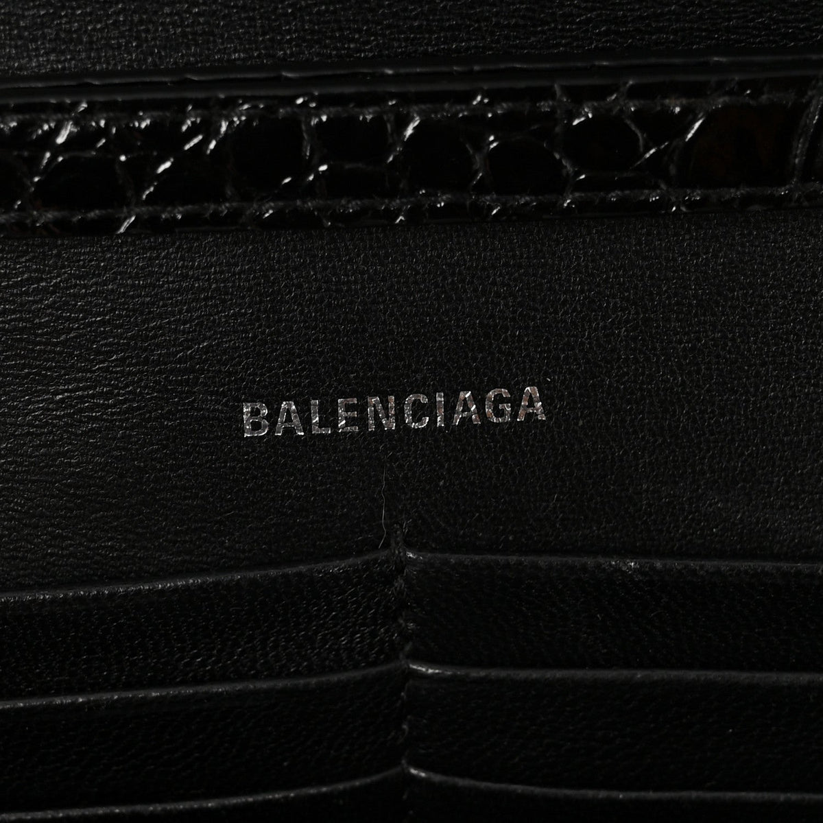 Shiny Calfskin Monochrome Crocodile Embossed Hourglass Chain Bag Black