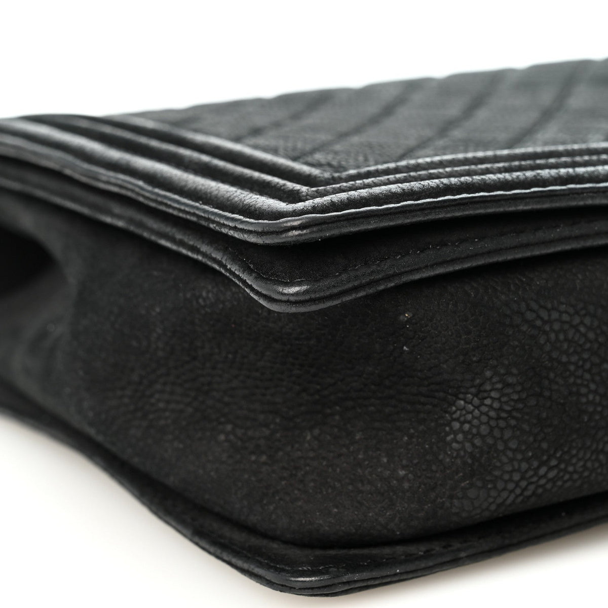 Iridescent Caviar Quilted Large Boy Flap Black