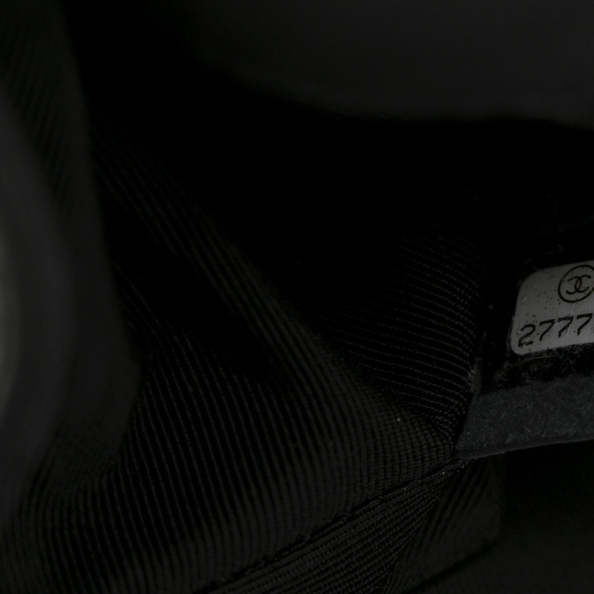 Caviar Quilted Medium Boy Flap Black