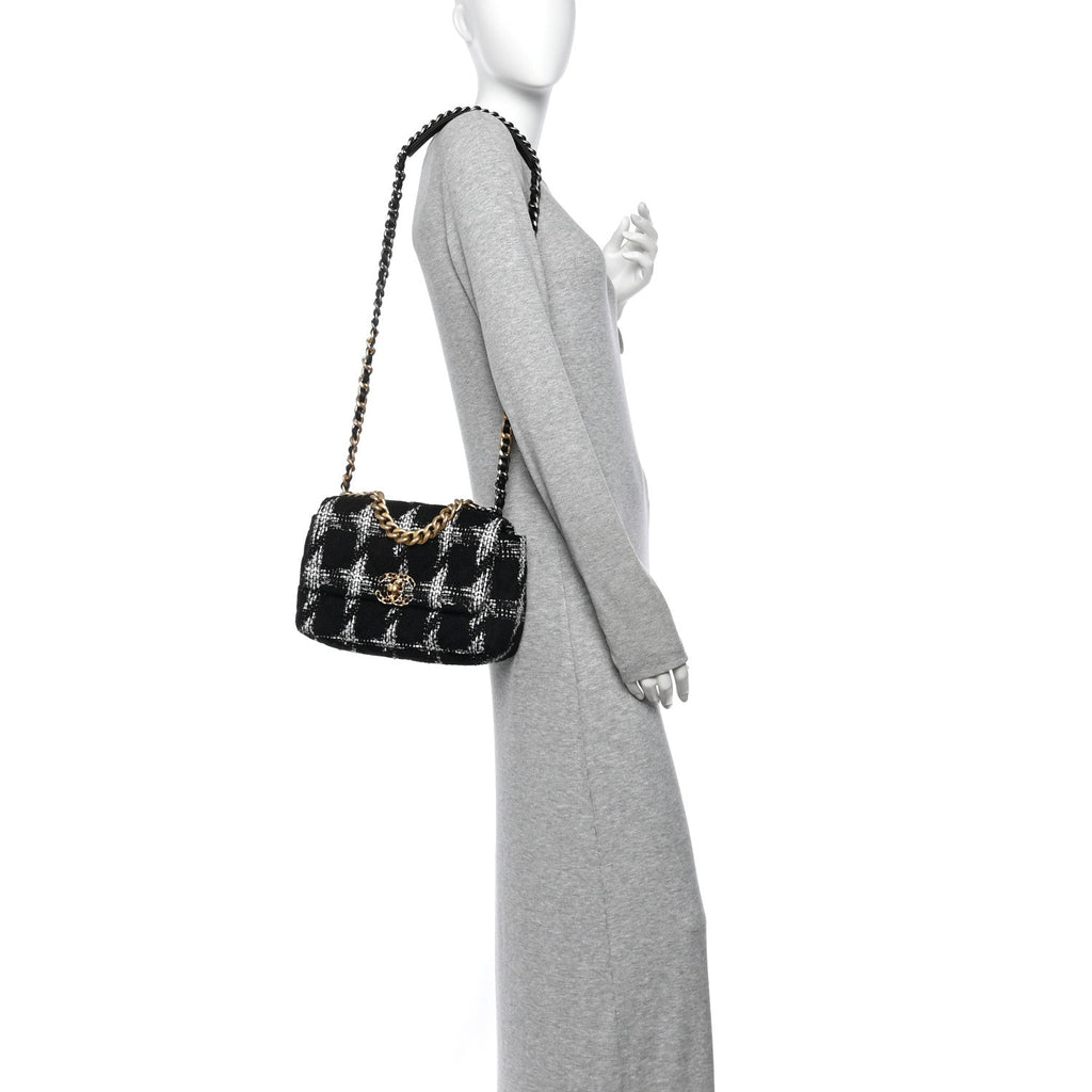Tweed Quilted Medium Chanel 19 Flap Black White