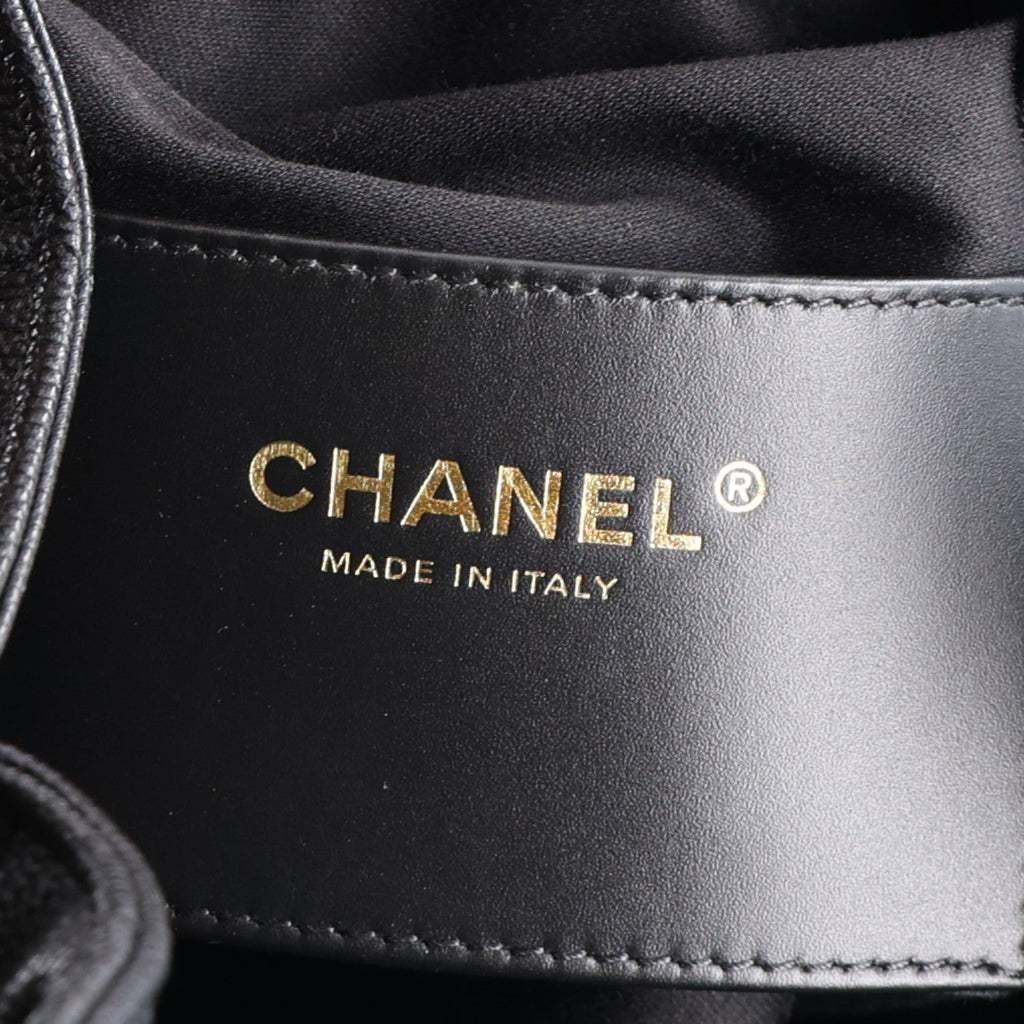 Caviar Quilted Medium Chanel 25 Handbag Black