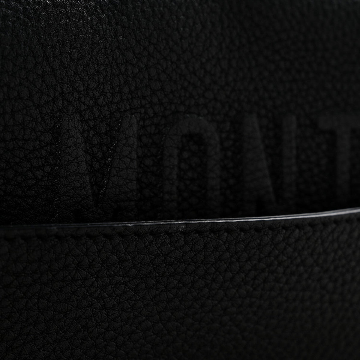 Grained Calfskin Large Bobby Flap Black