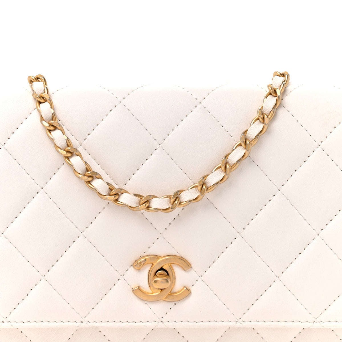 Lambskin Quilted CC Pearl Crush Wallet on Chain WOC White
