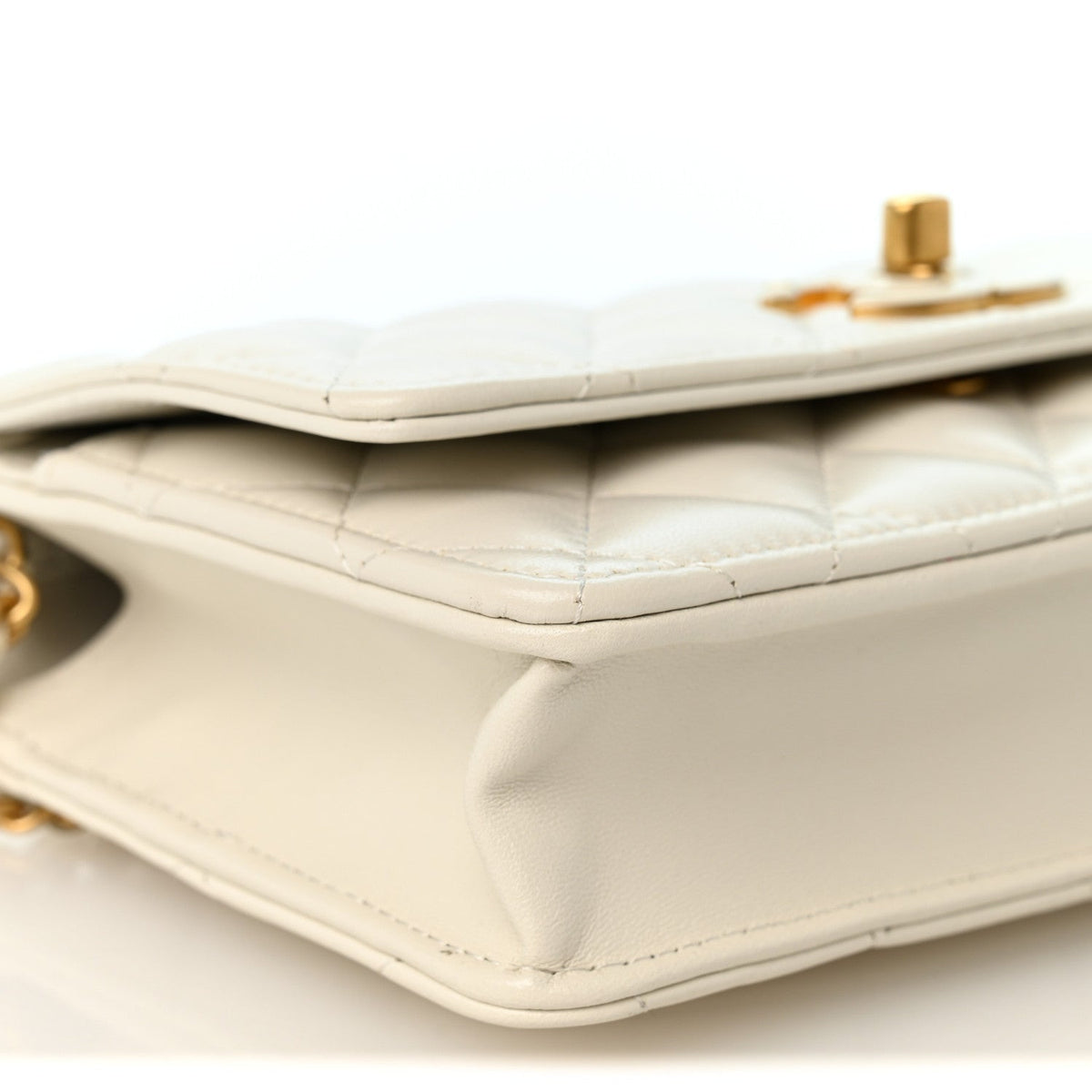Lambskin Enamel Quilted CC Slide Wallet On Chain WOC White