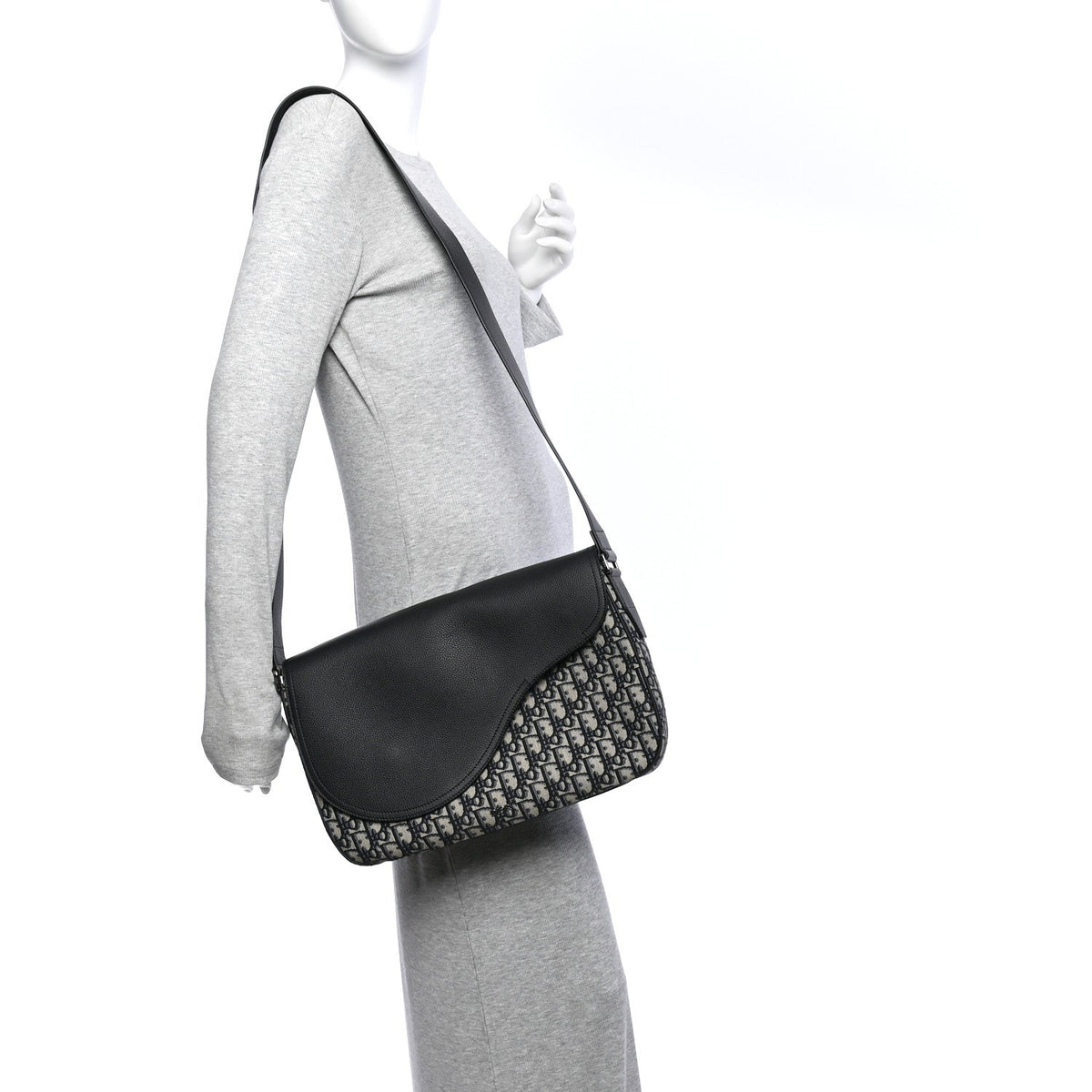Grained Calfskin Oblique Large Saddle Messenger Black