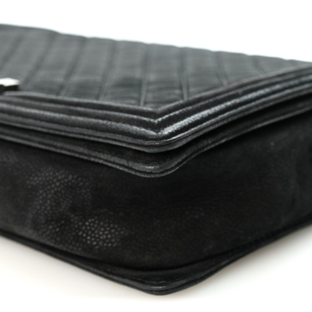 Iridescent Caviar Quilted Large Boy Flap Black