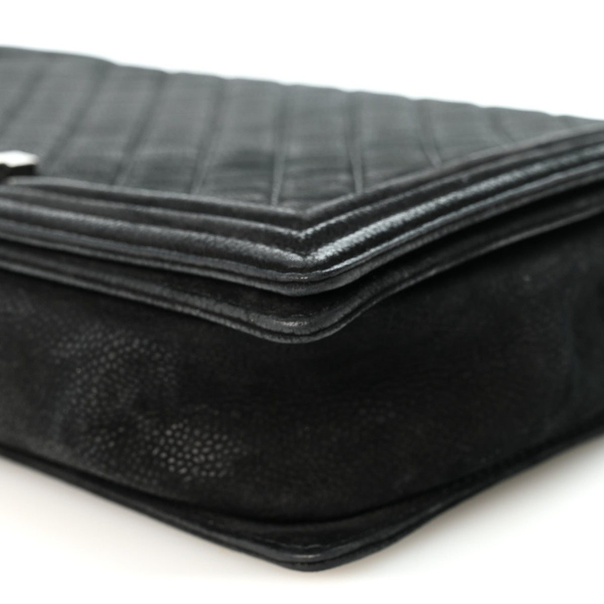 Iridescent Caviar Quilted Large Boy Flap Black