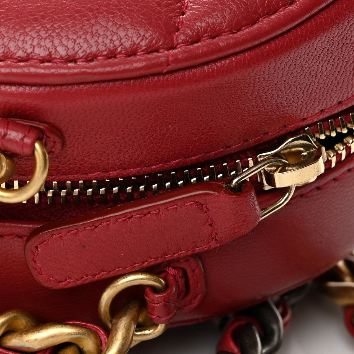Shiny Goatskin Quilted Chanel 19 Round Clutch With Chain Red