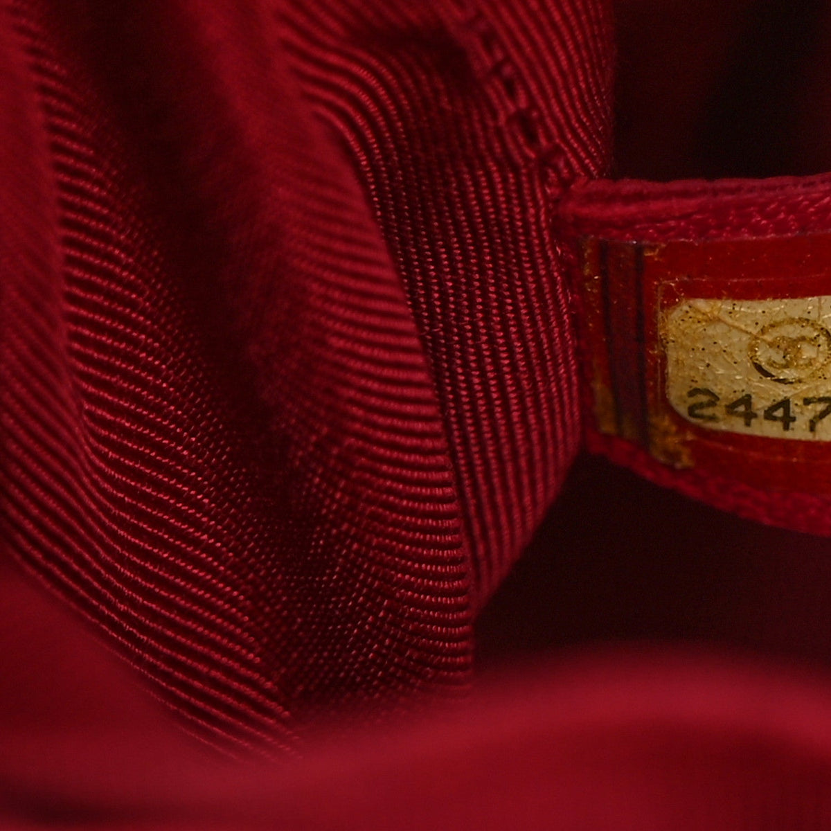 Wool Calfskin Quilted Medium Gabrielle Hobo Red