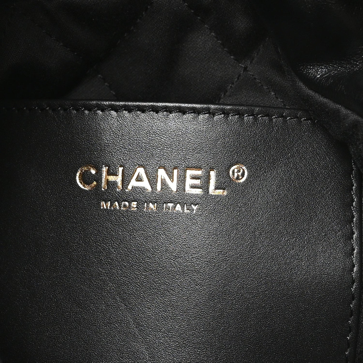 Shiny Calfskin Quilted Pearl CC Chain Mini Chanel 22 Black
