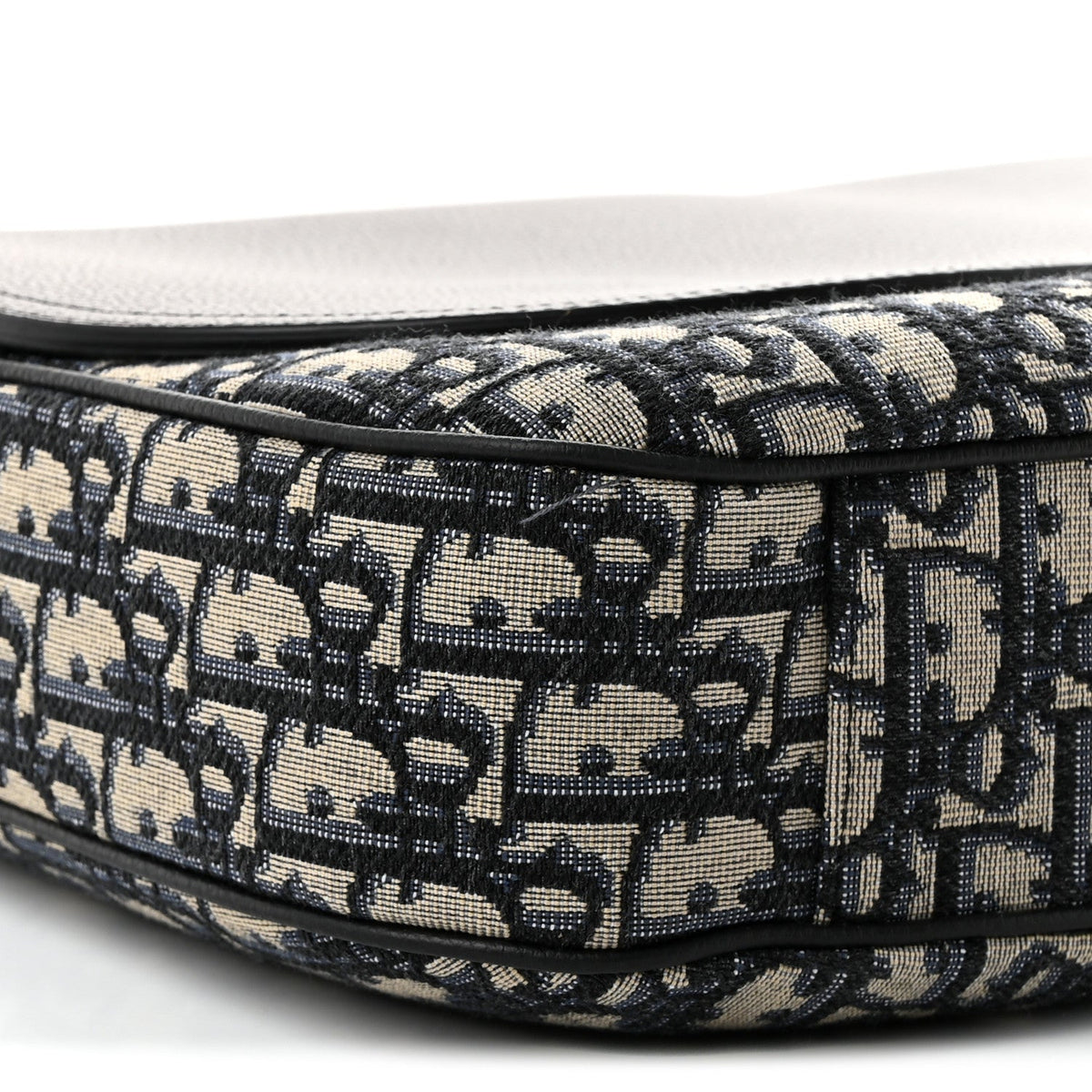Grained Calfskin Oblique Large Saddle Messenger Black