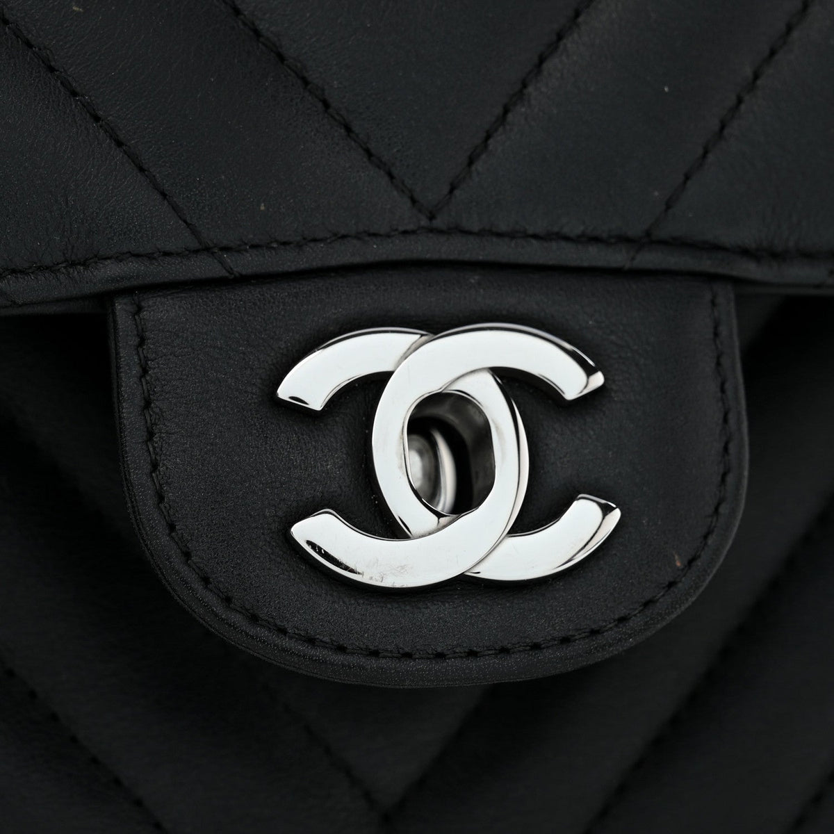 Lambskin Chevron Quilted Medium Double Flap Black