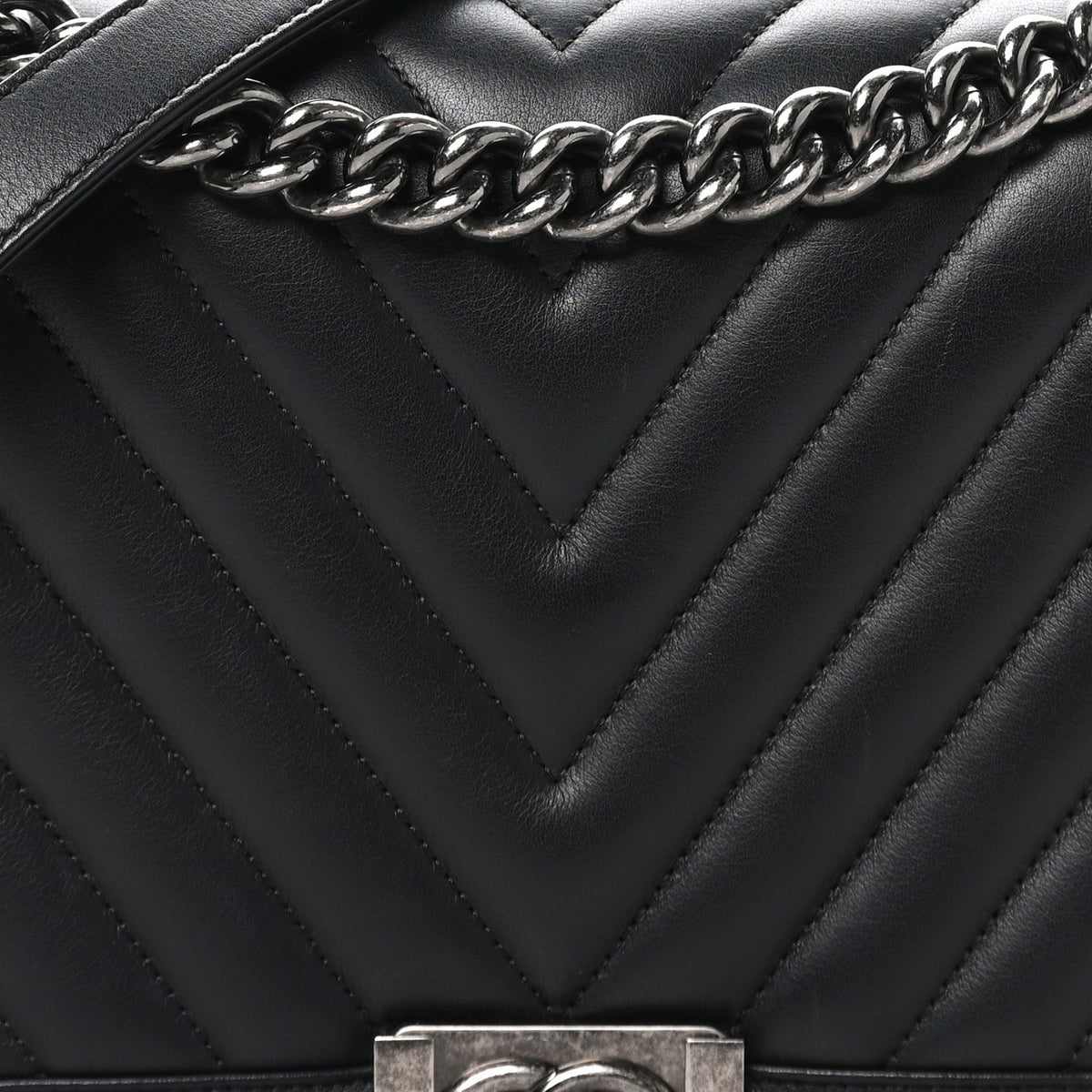 Lambskin Chevron Quilted New Medium Boy Flap Black