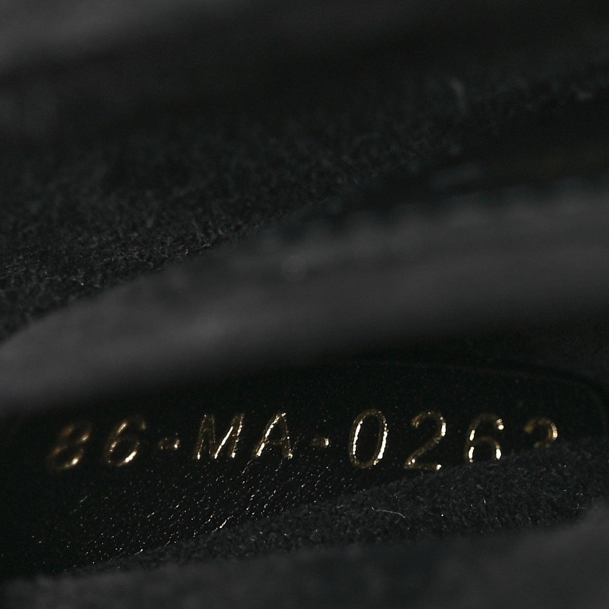 Box Calfskin 30 Montaigne Small Avenue Bag Black