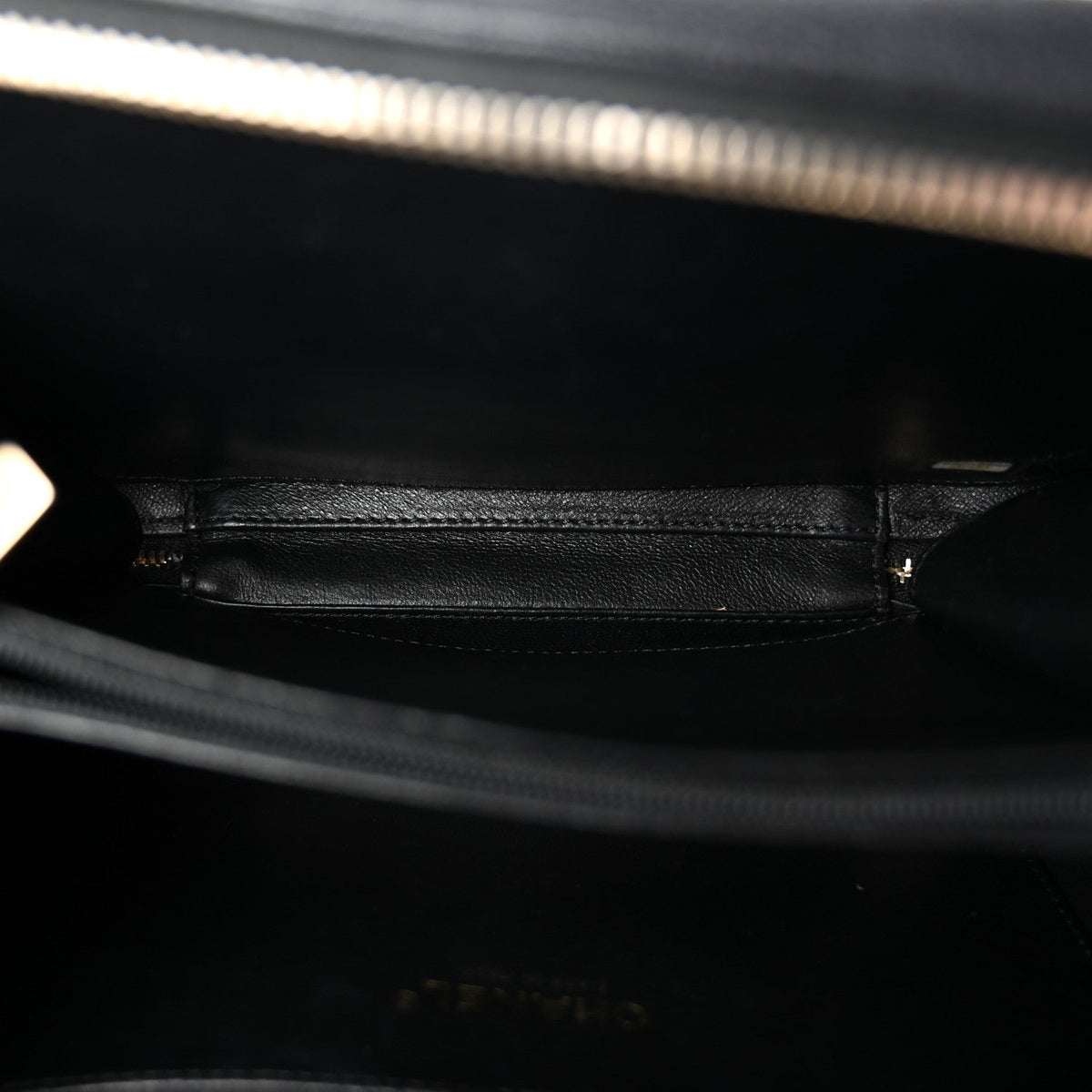Caviar Quilted Medium CC Filigree Vanity Case Black