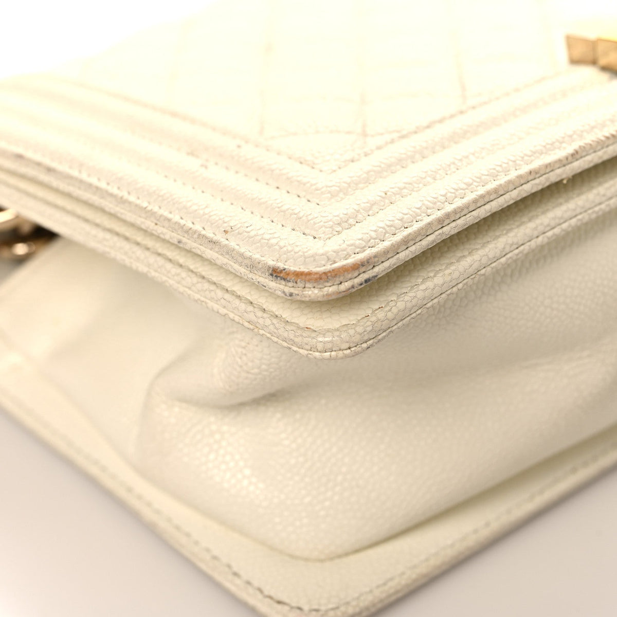 Caviar Quilted Medium Boy Flap White