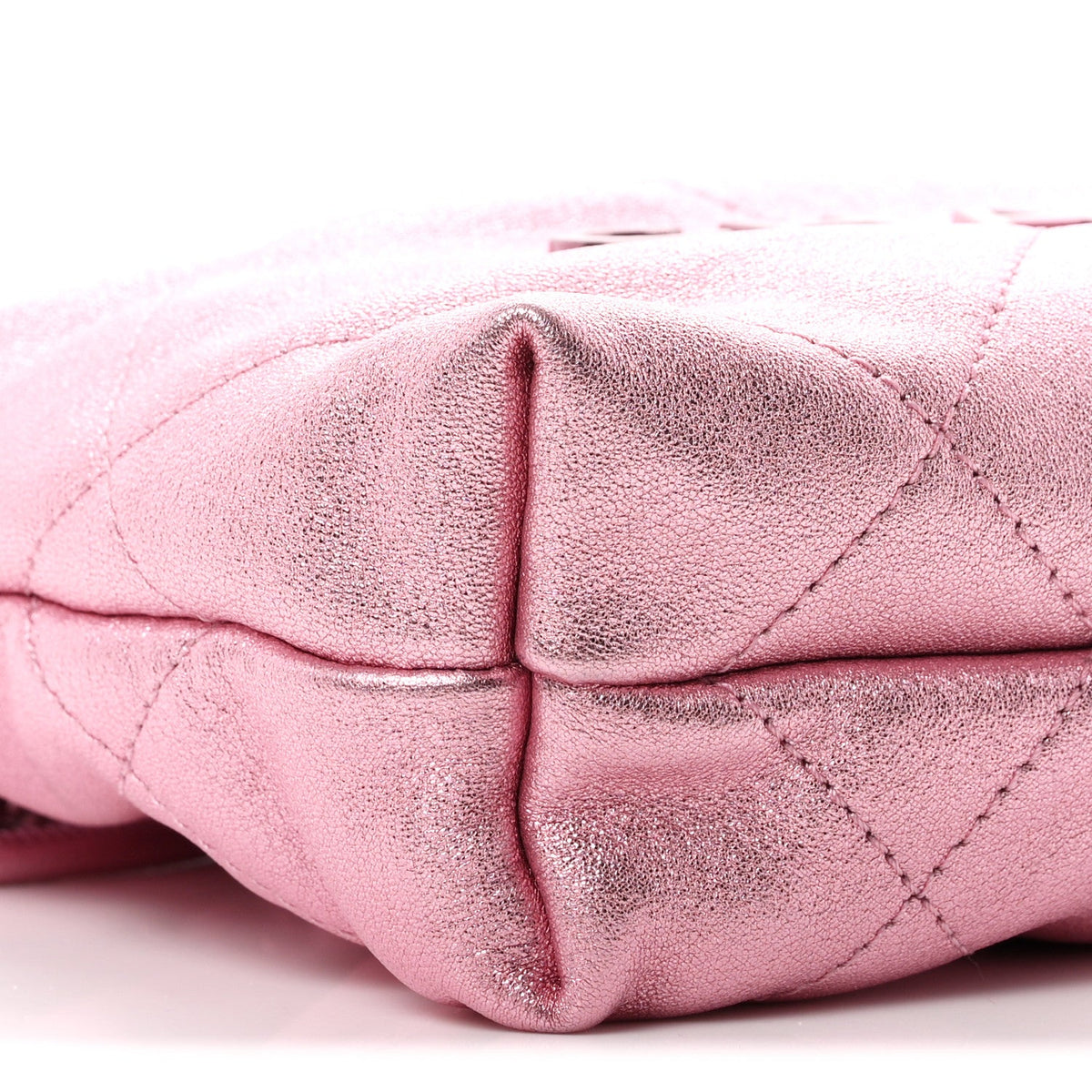 Metallic Lambskin Lacquered Monochrome Quilted Mini Chanel 22 Pink
