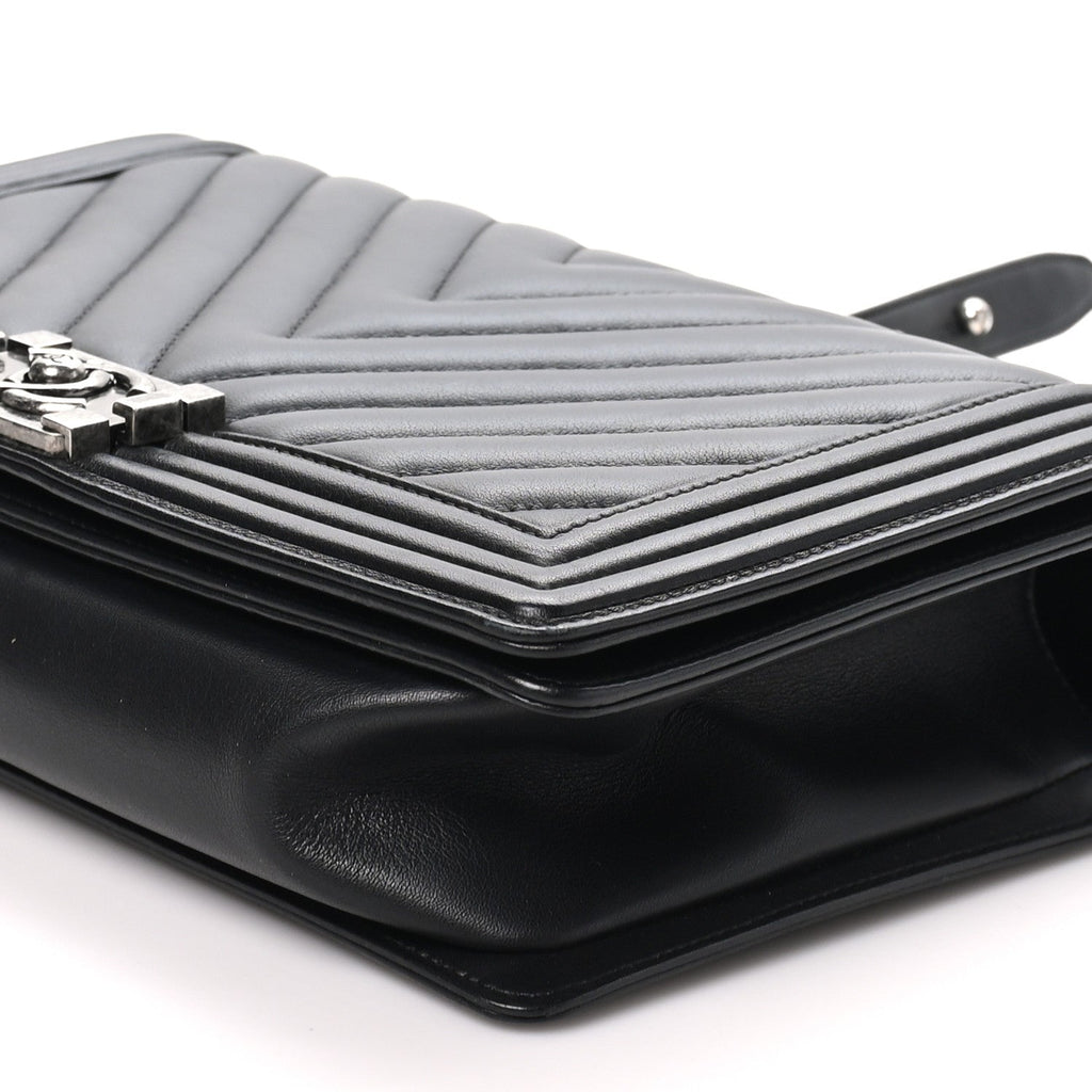 Lambskin Chevron Quilted New Medium Boy Flap Black