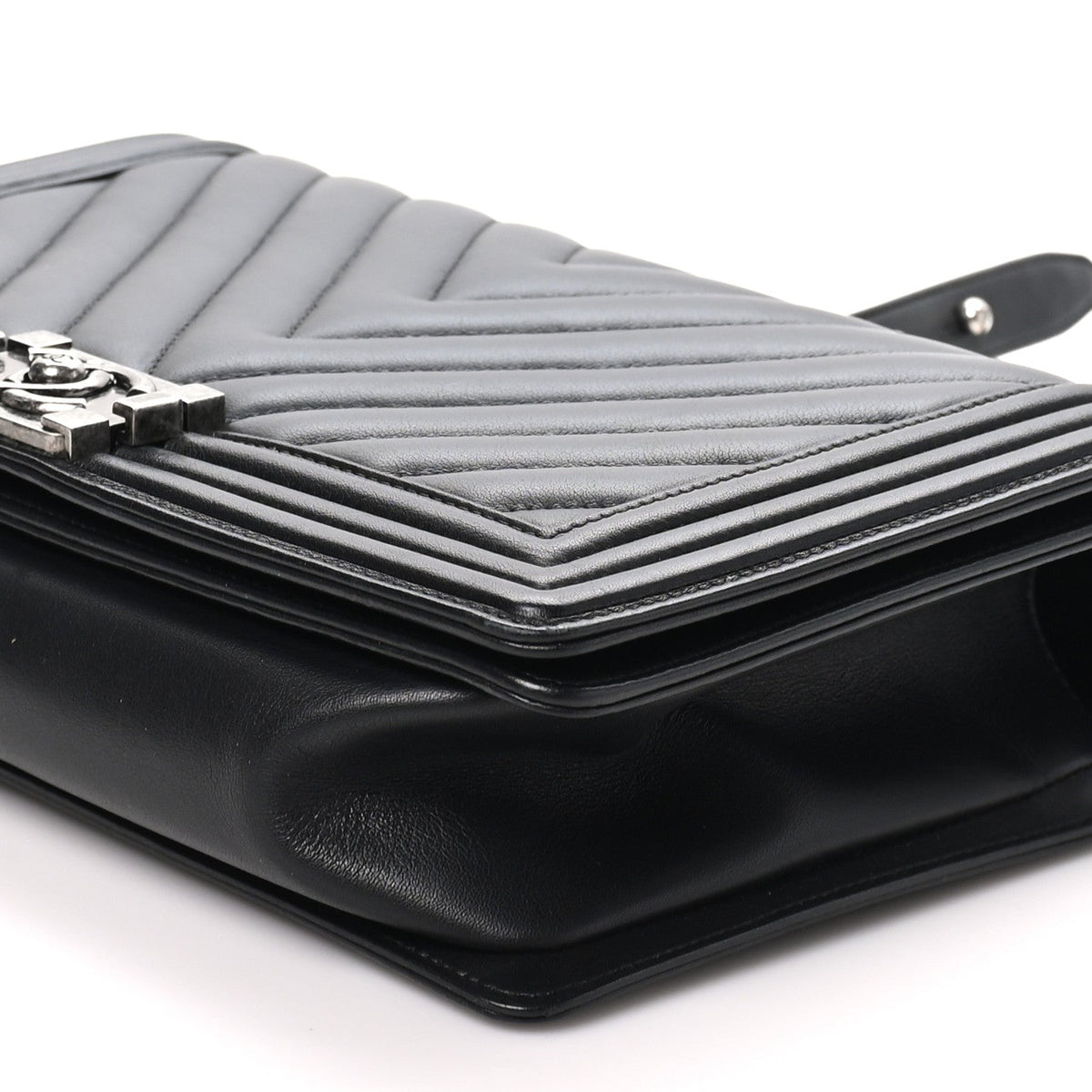 Lambskin Chevron Quilted New Medium Boy Flap Black