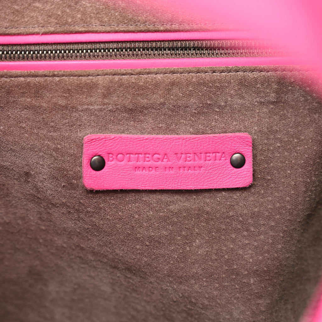 Nappa Intrecciato Medium Veneta Hobo Rosa Shock