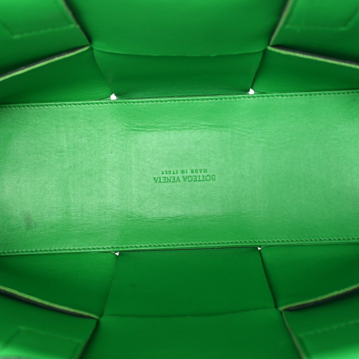 Calfskin Maxi Intrecciato Medium Arco Tote Raintree