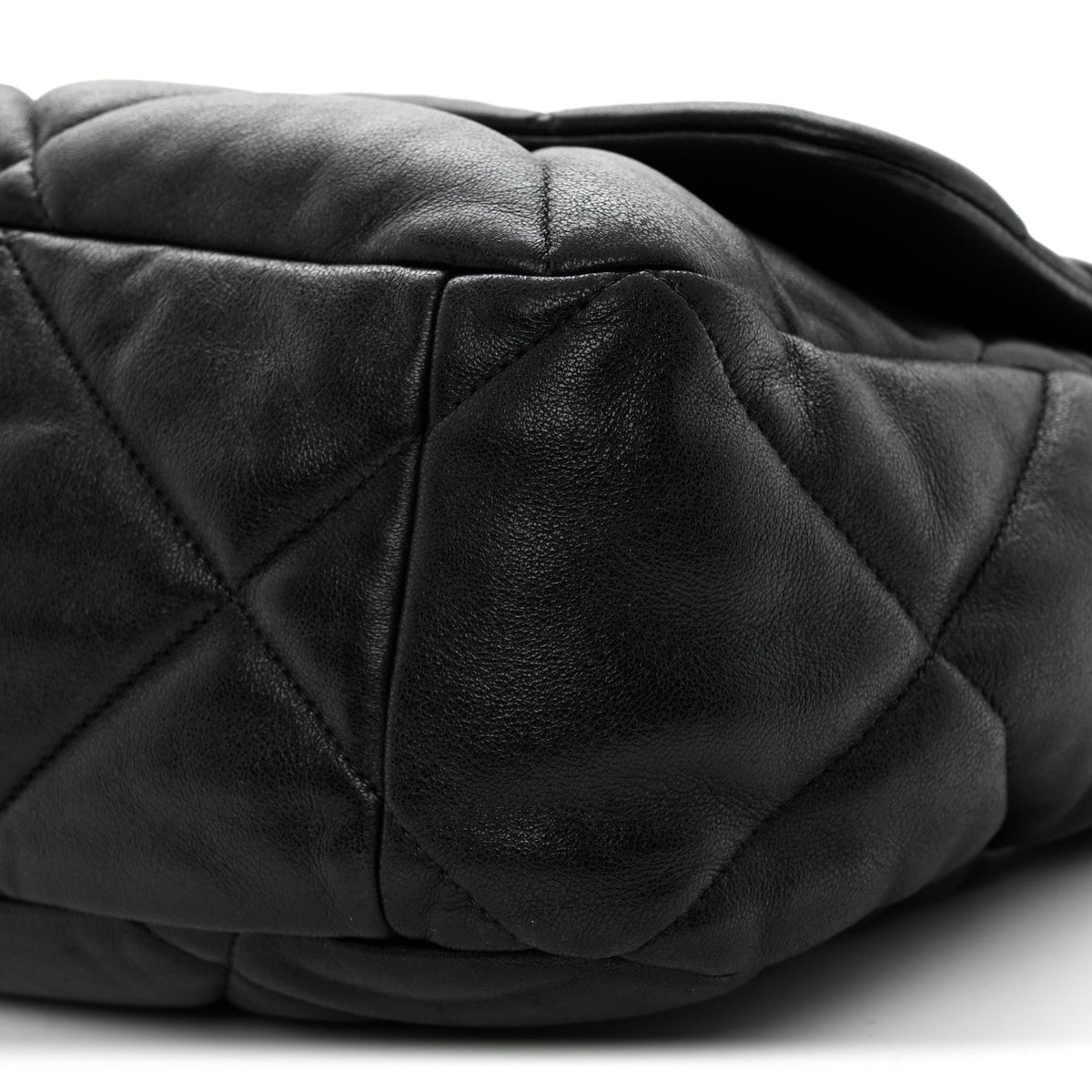 Lambskin Quilted Maxi Chanel 19 Flap Black