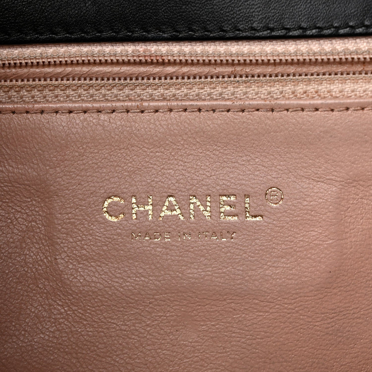 Caviar Quilted Medium CC Filigree Flap Black