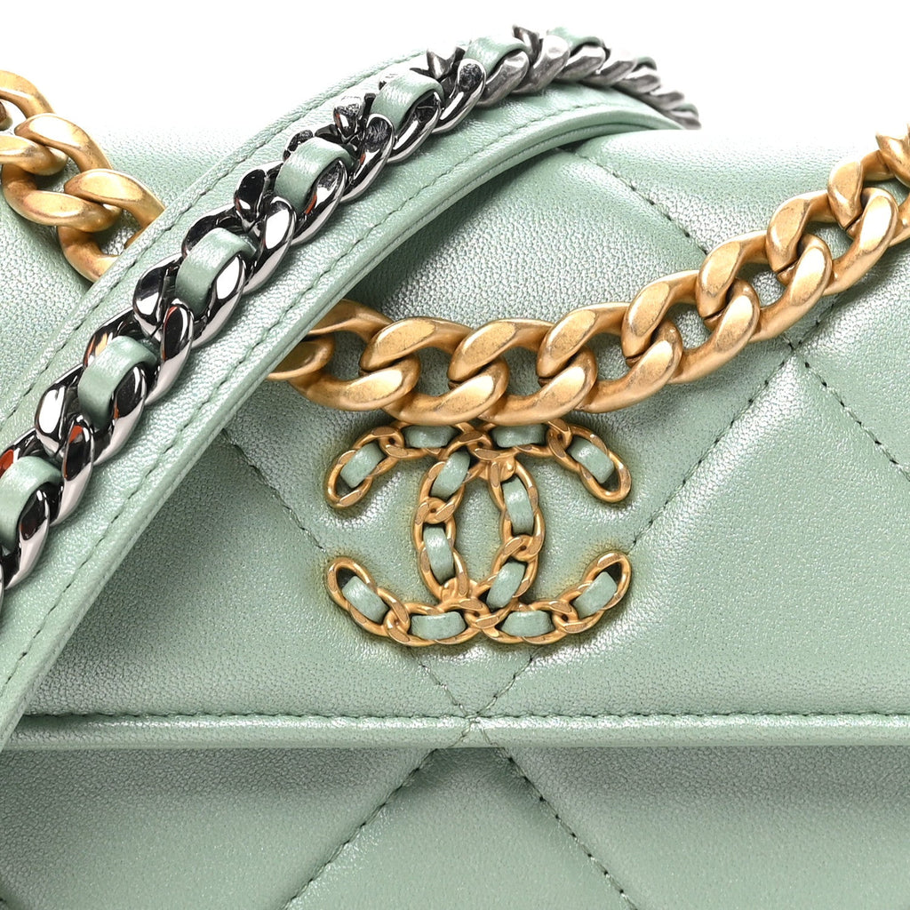 Lambskin Quilted Chanel 19 Flap Phone Holder With Chain Green