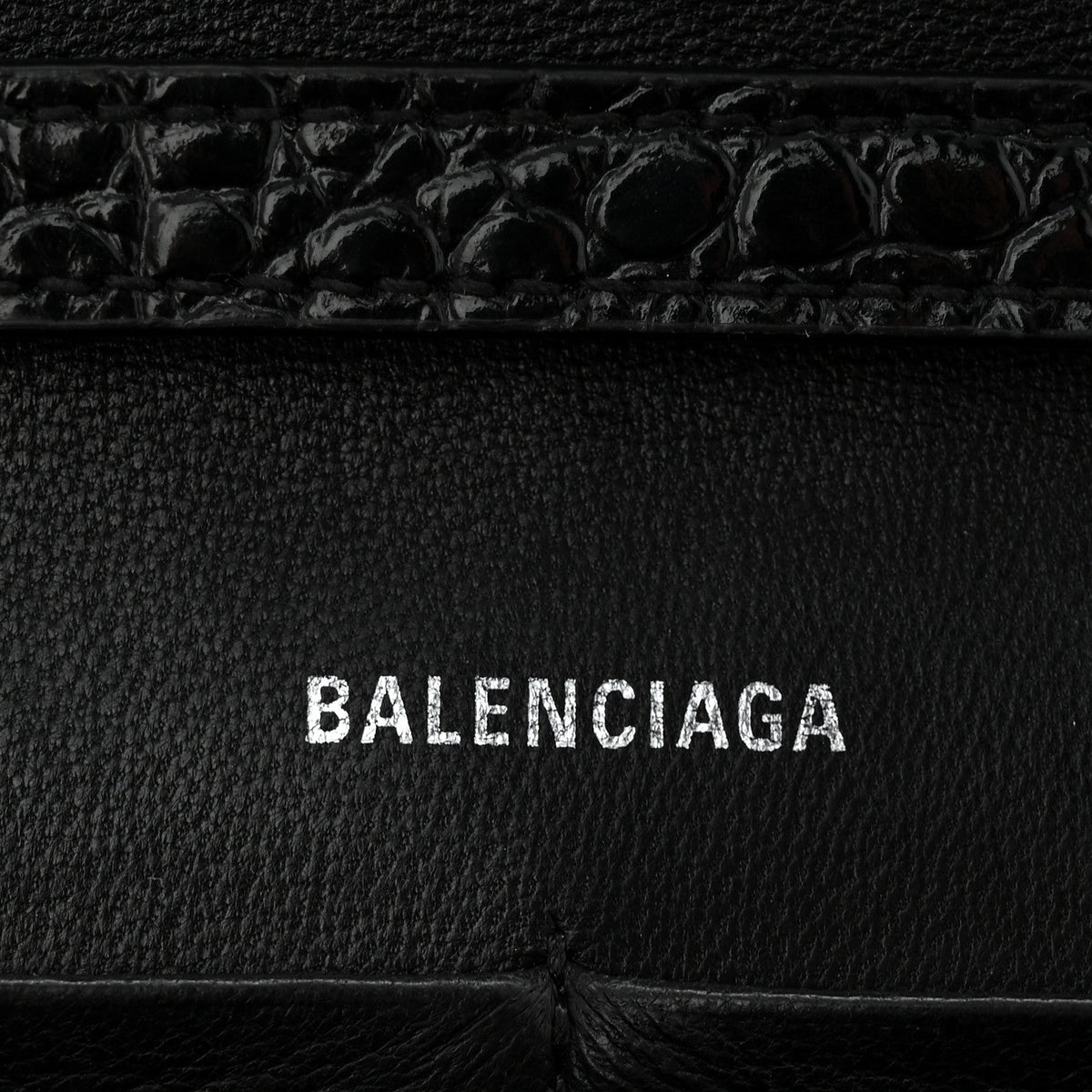Shiny Calfskin Monochrome Crocodile Embossed Hourglass Chain Bag Black