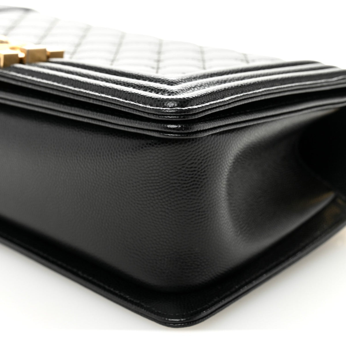 Caviar Quilted Medium Boy Flap Black